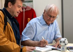 Fussball Idol Peter Ducke Jetzt Am Sternenhimmel JN022
